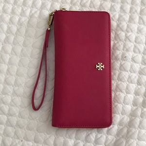 Tory Burch wristlet wallet